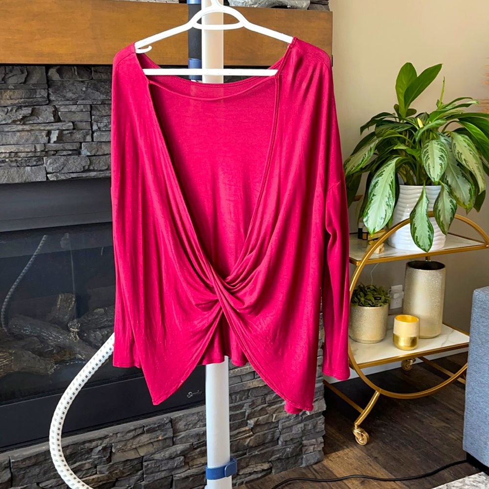 Burgundy shirt with open back - Picture 2 of 2